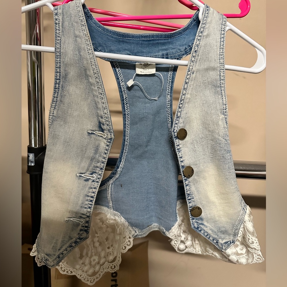 Girls denim vest with lace
